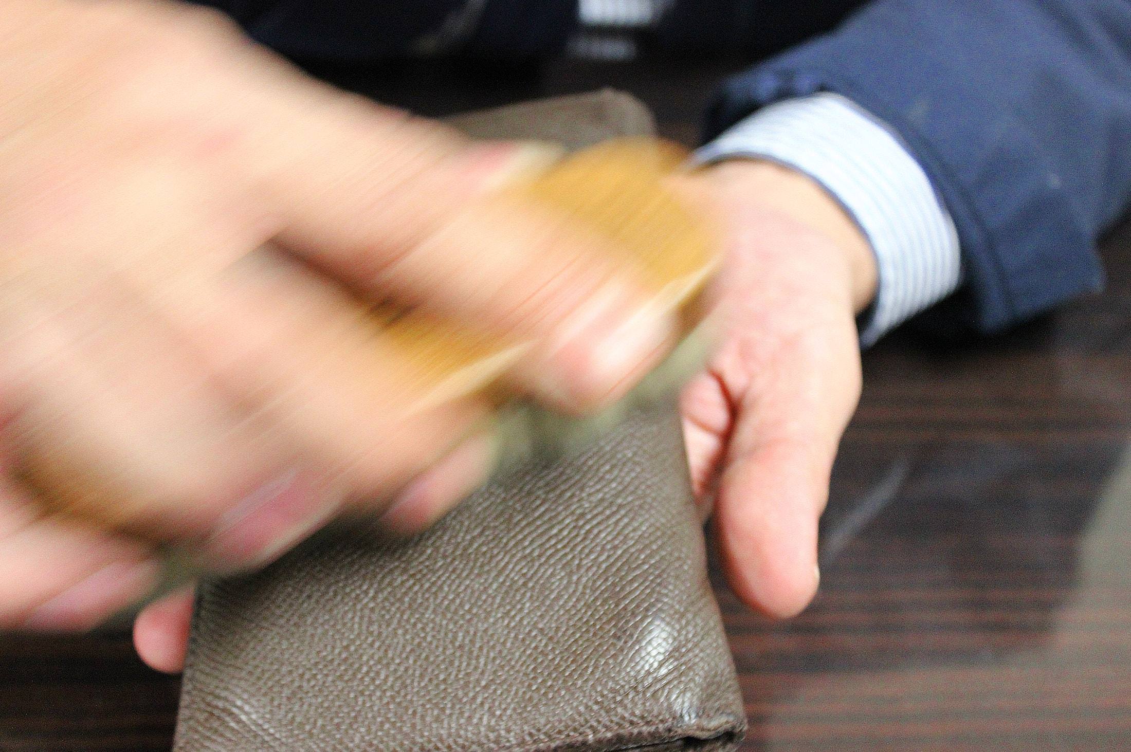 あなたの財布は何革？ 革によって異なる財布のお手入れ法 その②
