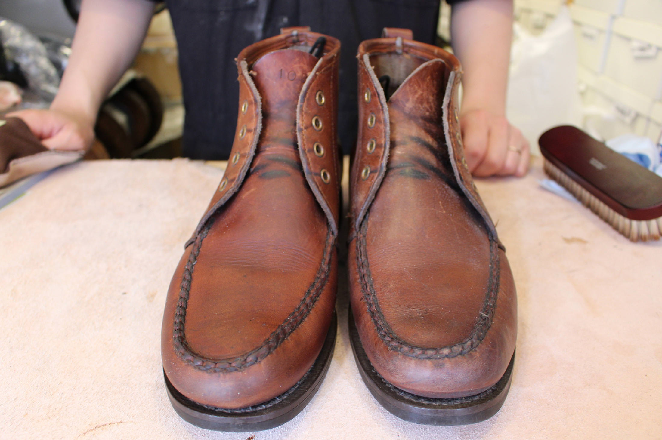 しっとりマットな風合いを楽しむオイルドレザーの手入れ方法｜MENS LEATHER MAGAZINE メンズレザーマガジン
