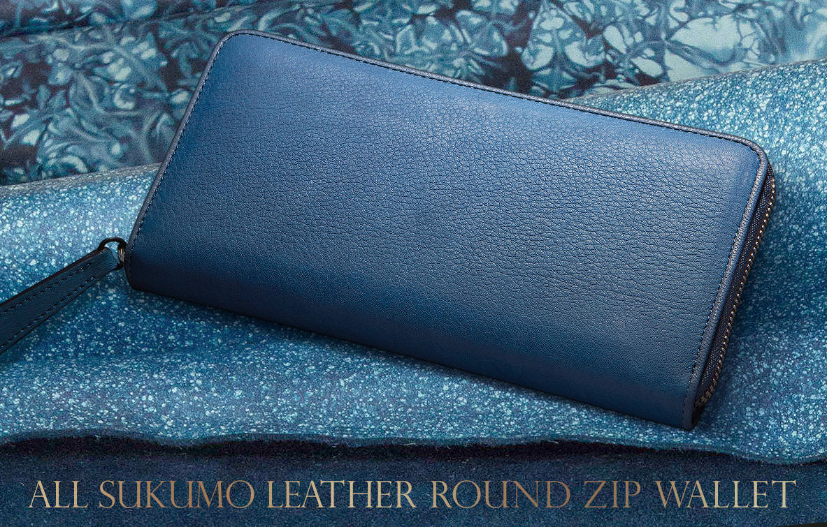 天然本藍染革「SUKUMO Leather」を、贅沢に使用したラウンド・ジップ・ウォレット。